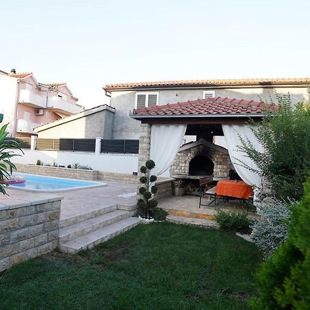 Villa Tago With Heated New Pool Каштела Экстерьер фото