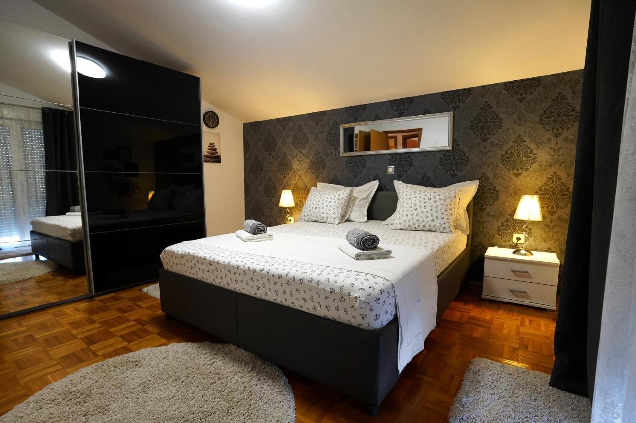 Villa Tago With Heated New Pool Каштела Экстерьер фото