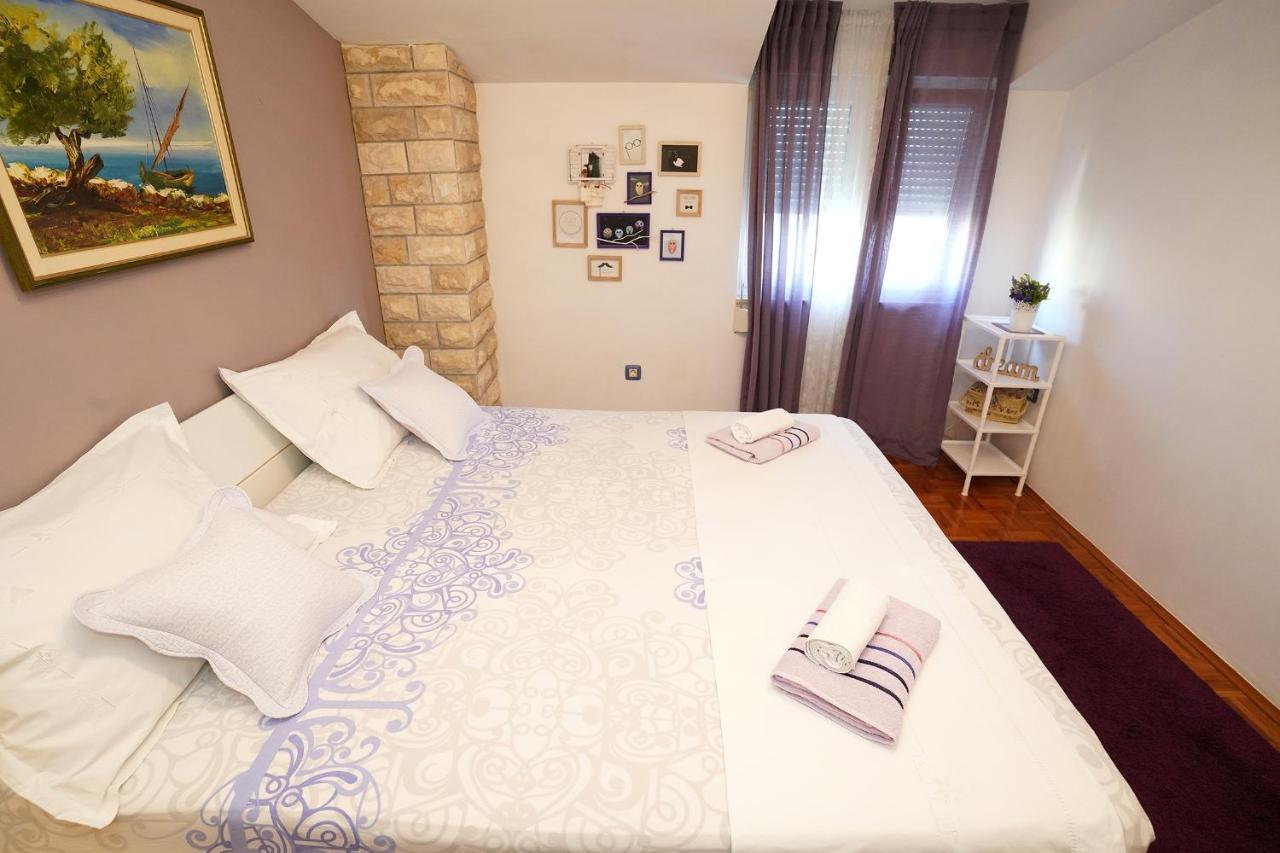 Villa Tago With Heated New Pool Каштела Экстерьер фото