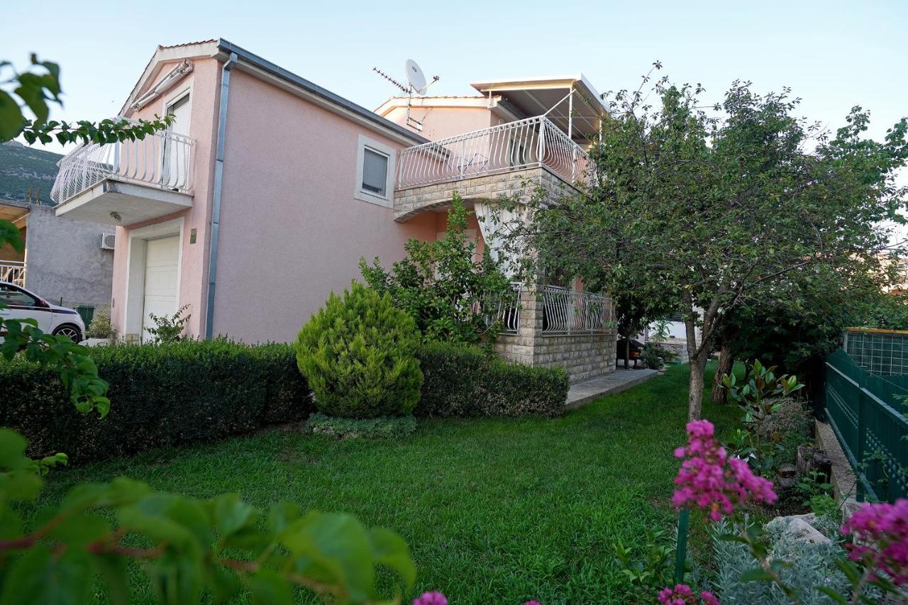 Villa Tago With Heated New Pool Каштела Экстерьер фото