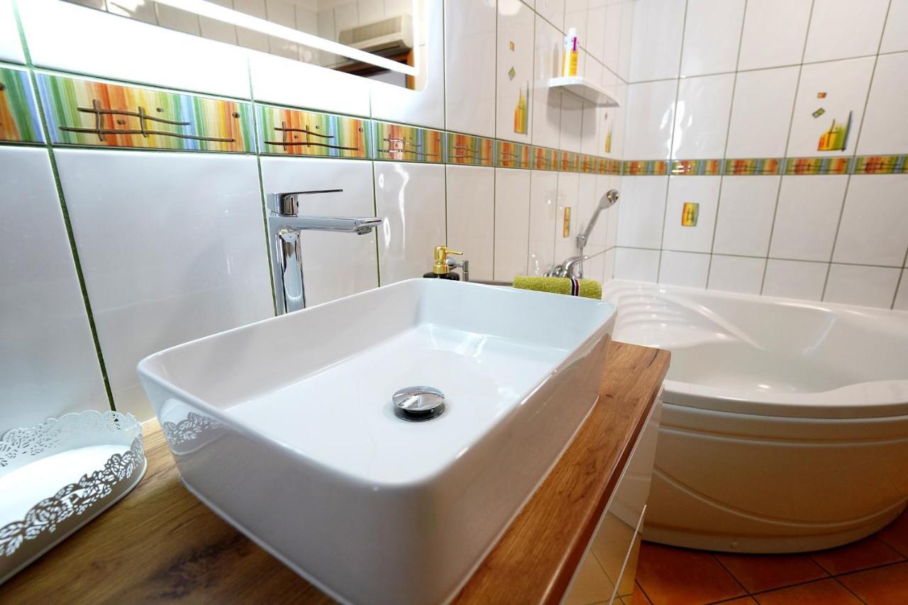 Villa Tago With Heated New Pool Каштела Экстерьер фото