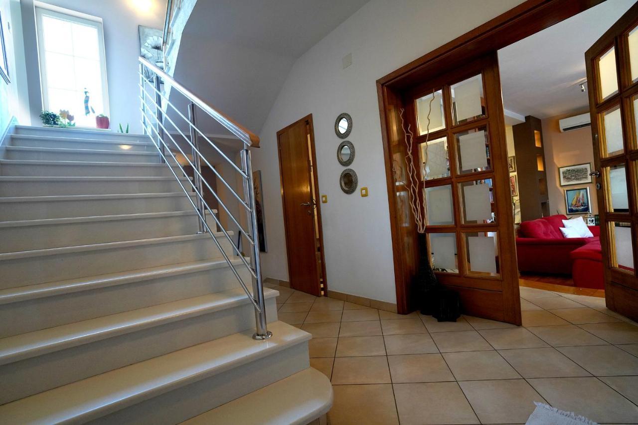 Villa Tago With Heated New Pool Каштела Экстерьер фото