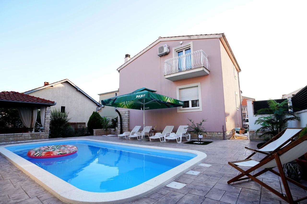 Villa Tago With Heated New Pool Каштела Экстерьер фото