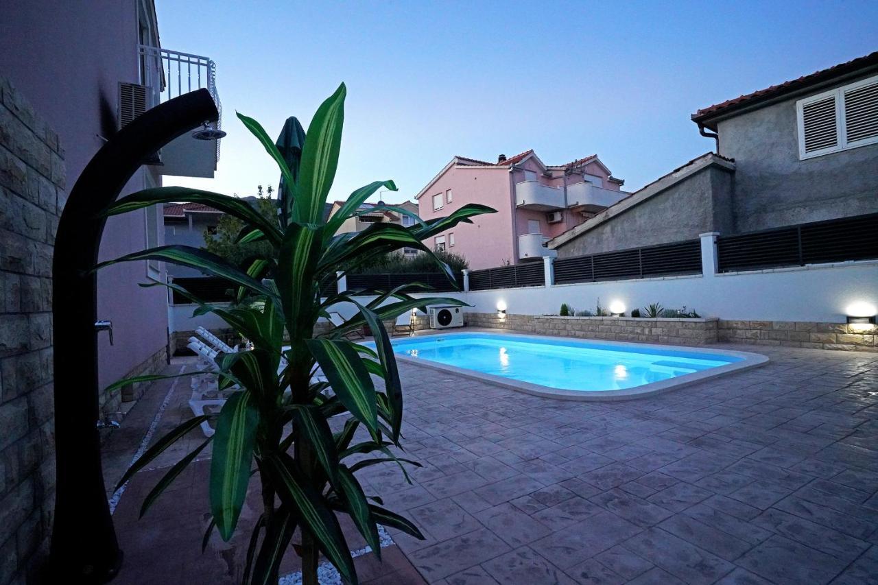 Villa Tago With Heated New Pool Каштела Экстерьер фото