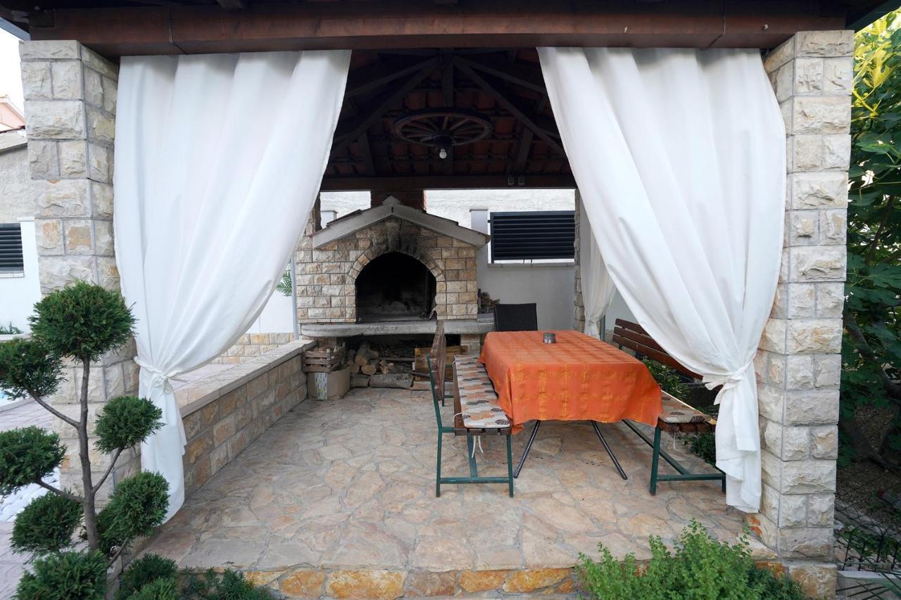 Villa Tago With Heated New Pool Каштела Экстерьер фото