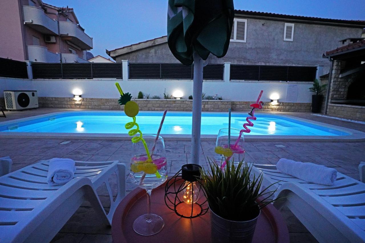 Villa Tago With Heated New Pool Каштела Экстерьер фото